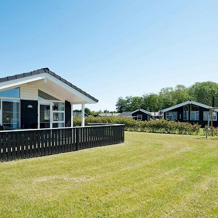 Three-Bedroom Holiday home in Juelsminde 18 Sonderby  Buitenkant foto