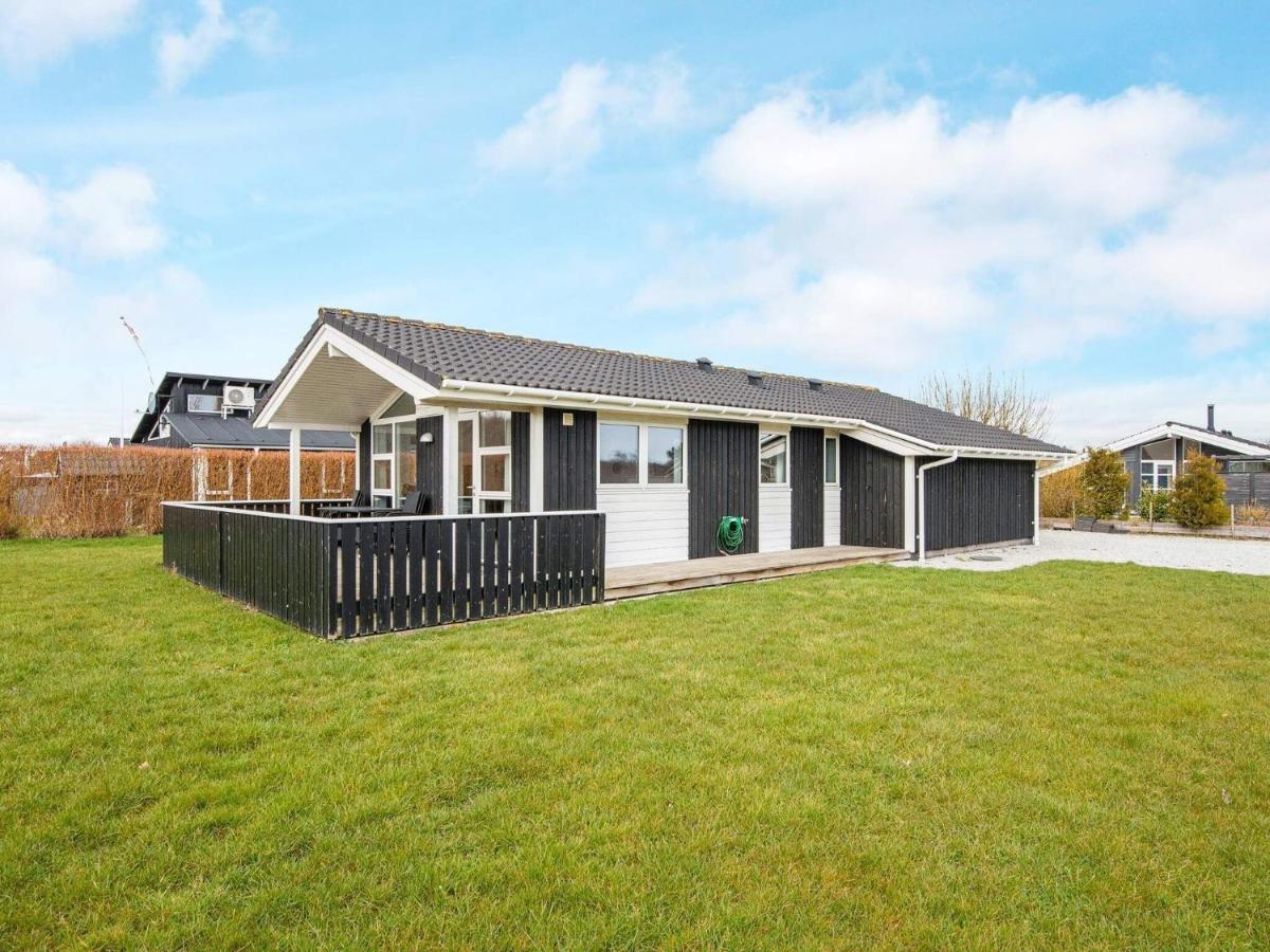 Three-Bedroom Holiday home in Juelsminde 18 Sonderby  Buitenkant foto